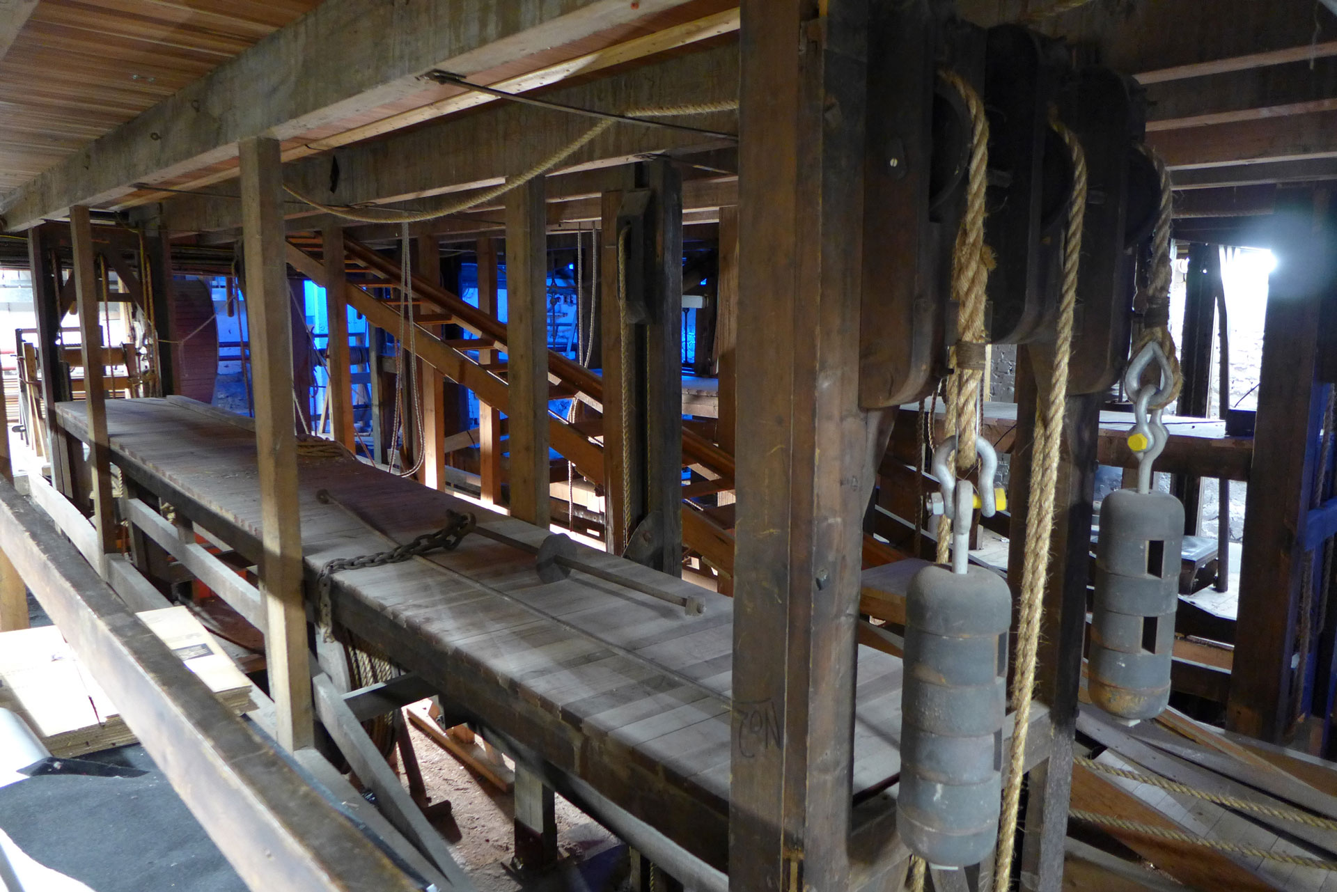 Douglas-Gaiety-trapsforslider